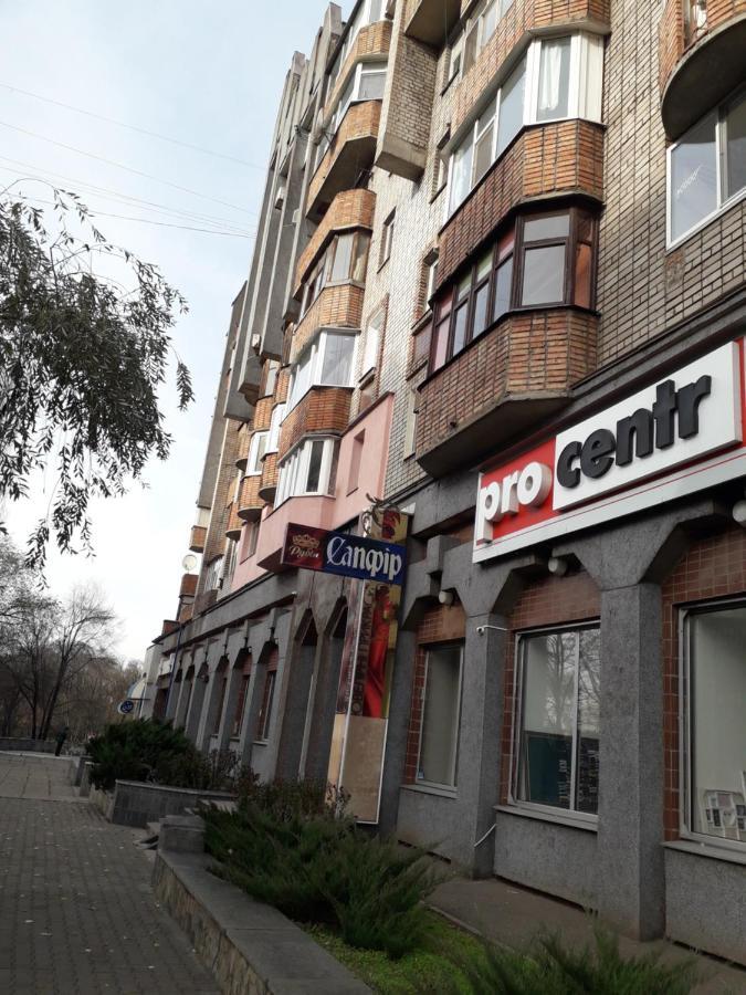 Апартаменты На Проспекте Почтовый Krzywy Róg Zewnętrze zdjęcie